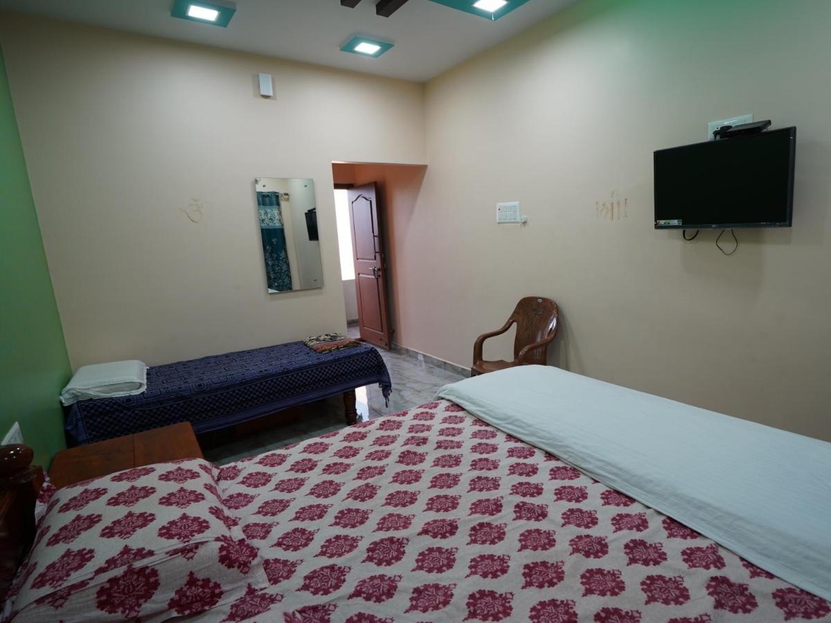 Akash Homestay Хампи Экстерьер фото