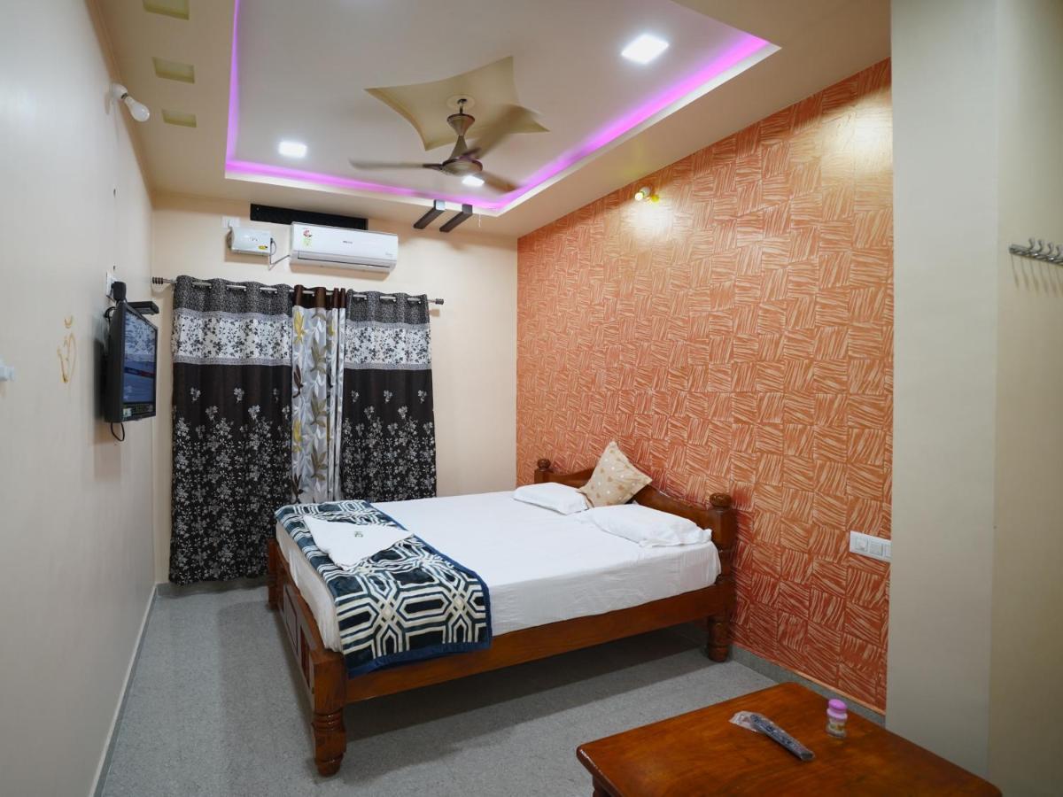 Akash Homestay Хампи Экстерьер фото