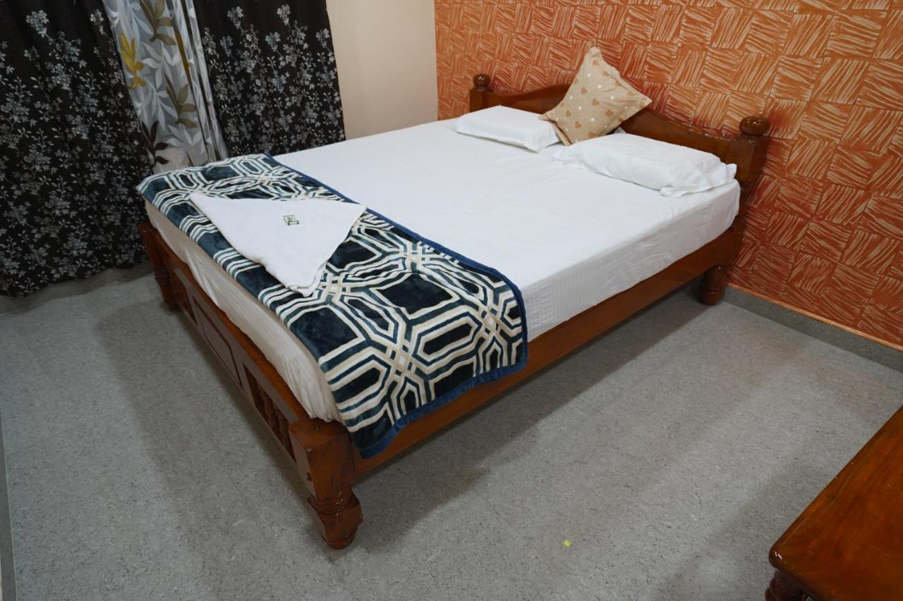 Akash Homestay Хампи Экстерьер фото