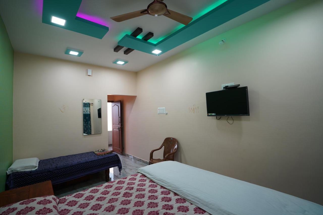 Akash Homestay Хампи Экстерьер фото