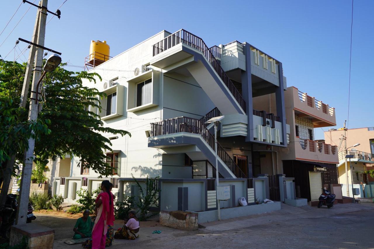 Akash Homestay Хампи Экстерьер фото